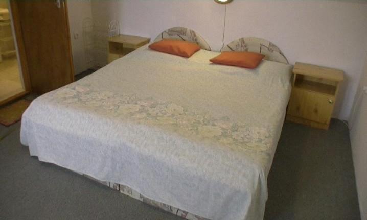Apartman Berki Margit Heviz Bilik gambar